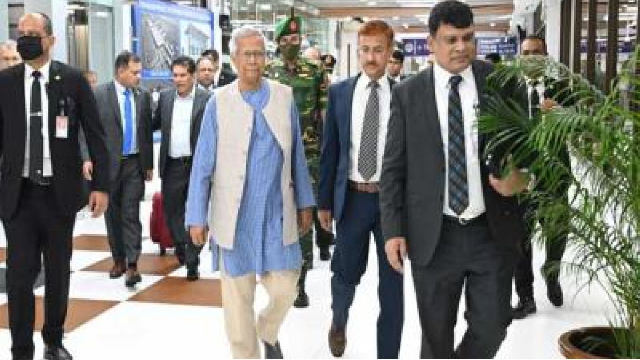 শতাধিক প্রতিনিধি নিয়ে অন্তর্বর্তী সরকারের জাতিসংঘে অংশগ্রহণকে আওয়ামী লীগ শাসনামলের বিব্রতকর চর্চার পুনরাবৃত্তি বলে আখ্যায়িত করেছে টিআইবি। আপনিও কি এমনটি মনে করেন?