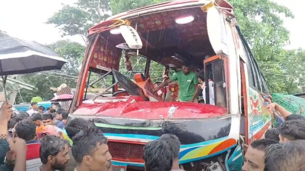 ফেনীতে সড়ক দুর্ঘটনায় তিনজন নিহত