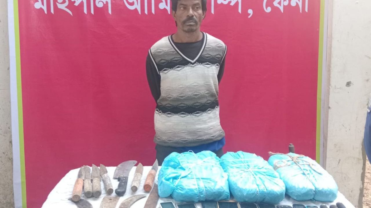 ফেনীতে অস্ত্র ও মাদকসহ গ্রেফতার ১