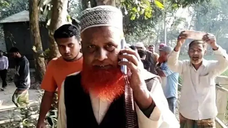 জামায়াত নেতার পেছনে একজনের হাতে টাকা তুলে দেয়া ব্যক্তি ইউনিয়ন ছাত্রদলের সহসভাপতি শামীম