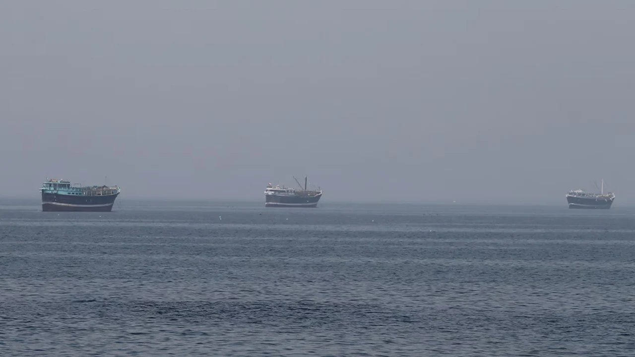 তেলের দাম বেড়েছে এক লাফে ১০ 